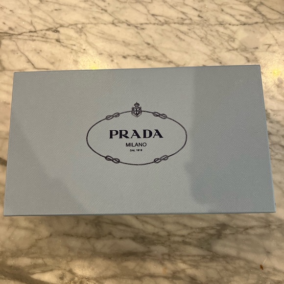 Prada suede kitten heel 38.5. From 2017 but worn only a few times.. - Picture 5 of 9